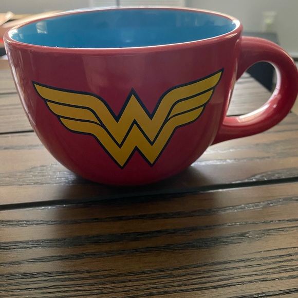 Oversized Wonder Woman Mug - Picture 2 of 4
